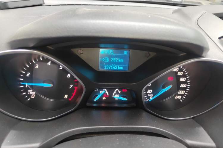 Used Ford Kuga 2013 1.6L GTDi Two-Wheel-Drive Trend Model Odometer Close Up