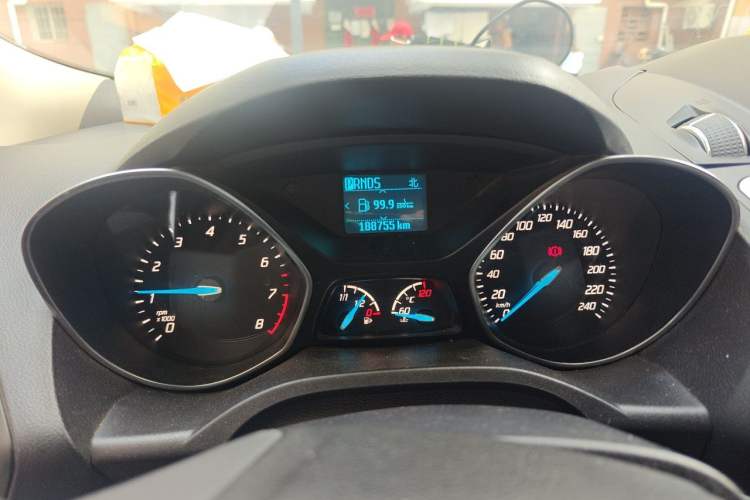 Used Ford Kuga 2013 1.6L GTDi Two-Wheel-Drive Trend Model Odometer Close Up
