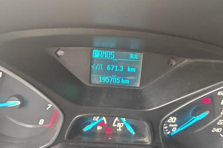 Used Ford Kuga 2013 1.6L GTDi Two-Wheel-Drive Trend Model Odometer Close Up