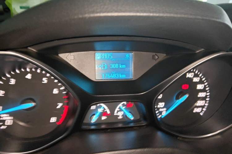 Used Ford Kuga 2013 1.6L GTDi Two-Wheel-Drive Trend Model Odometer Close Up