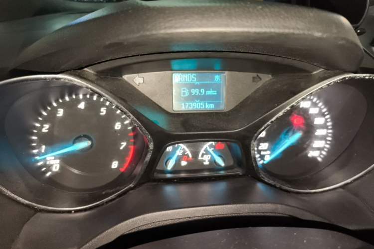 Used Ford Kuga 2013 1.6L GTDi Two-Wheel-Drive Trend Model Odometer Close Up