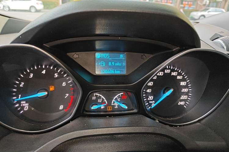 Used Ford Kuga 2013 1.6L GTDi Two-Wheel-Drive Trend Model Odometer Close Up