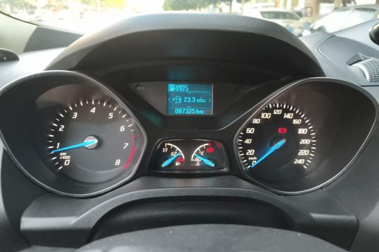 Used Ford Kuga 2013 1.6L GTDi Two-Wheel-Drive Comfort Model Odometer Close Up