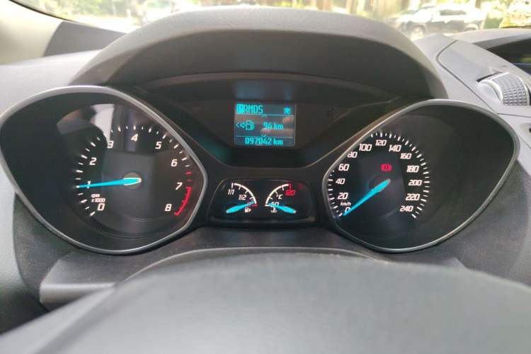 Used Ford Kuga 2013 1.6L GTDi Two-Wheel-Drive Trend Model Odometer Close Up