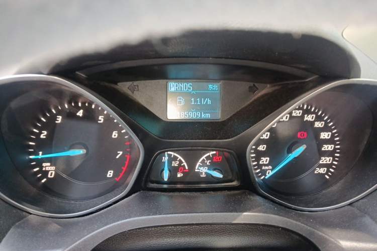 Used Ford Kuga 2013 1.6L GTDi Two-Wheel-Drive Trend Model Odometer Close Up