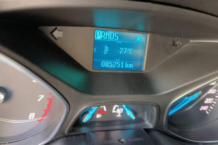 Used Ford Kuga 2013 1.6L GTDi Two-Wheel-Drive Trend Model Odometer Close Up