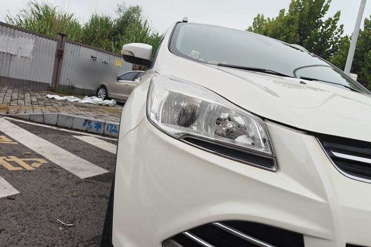 Used Ford Kuga 2013 1.6L GTDi Two-Wheel-Drive Trend Model Right Front Headlight