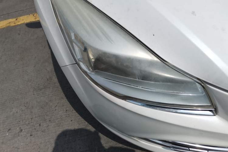 Used Ford Kuga 2013 1.6L GTDi Two-Wheel-Drive Trend Model Right Front Headlight