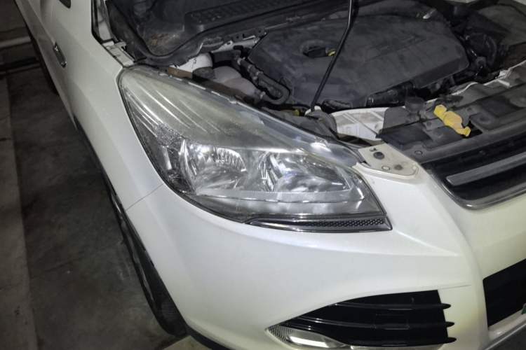 Used Ford Kuga 2013 1.6L GTDi Two-Wheel-Drive Comfort Model Right Front Headlight