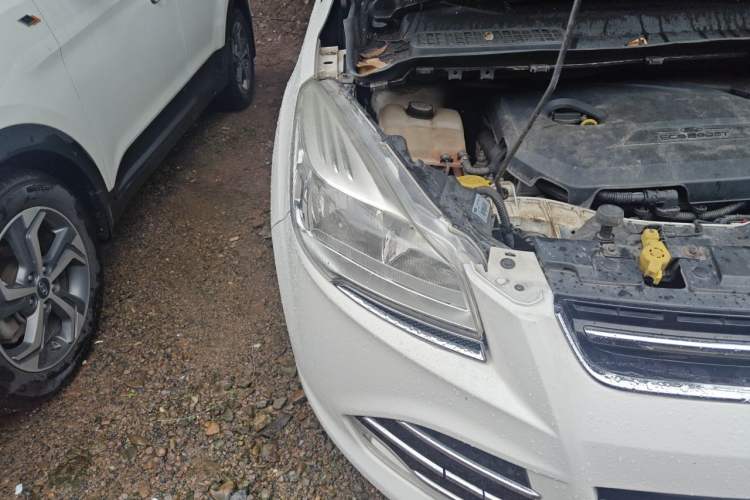 Used Ford Kuga 2013 1.6L GTDi Two-Wheel-Drive Trend Model Right Front Headlight