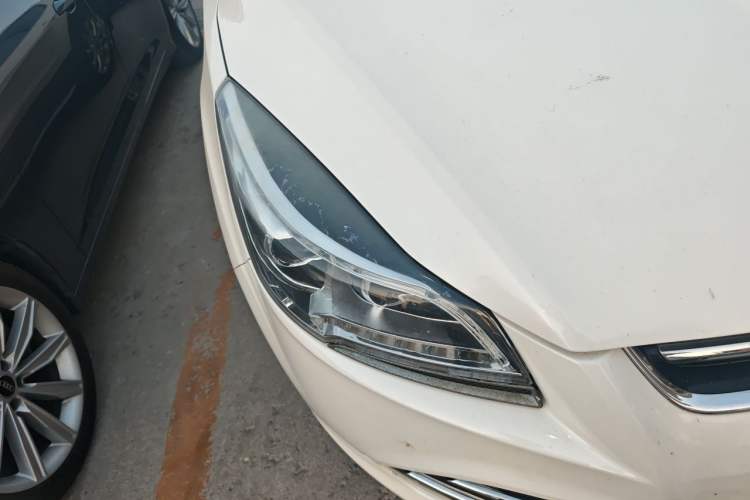 Used Ford Kuga 2013 1.6L GTDi Two-Wheel-Drive Trend Model Right Front Headlight