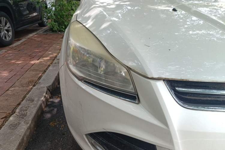 Used Ford Kuga 2013 1.6L GTDi Two-Wheel-Drive Comfort Model Right Front Headlight