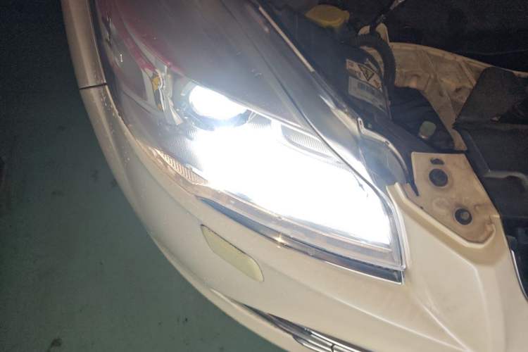 Used Ford Kuga 2013 2.0L GTDi Four-Wheel-Drive Sport Model Right Front Headlight