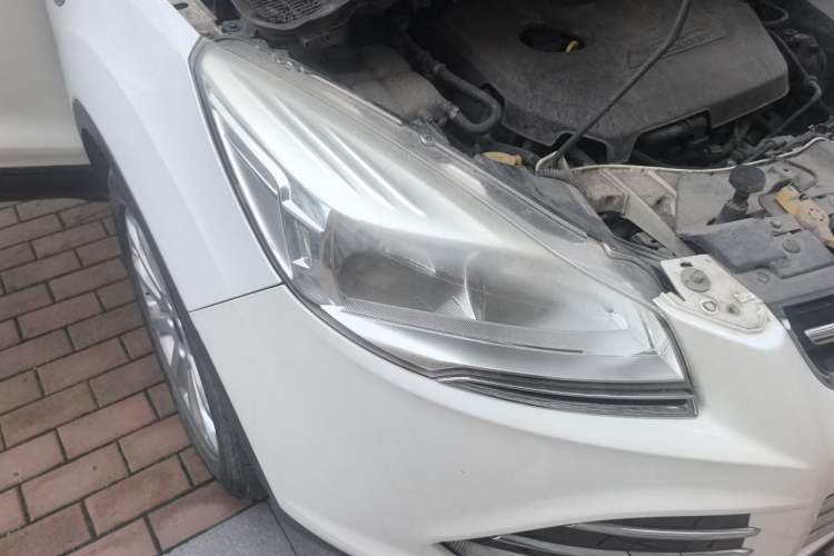 Used Ford Kuga 2013 1.6L GTDi Two-Wheel-Drive Trend Model Right Front Headlight