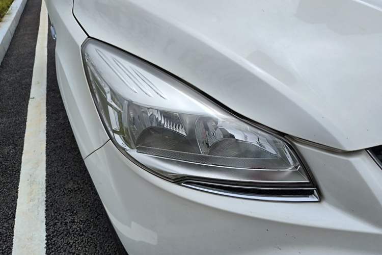 Used Ford Kuga 2013 1.6L GTDi 4x4 Elite Model Right Front Headlight