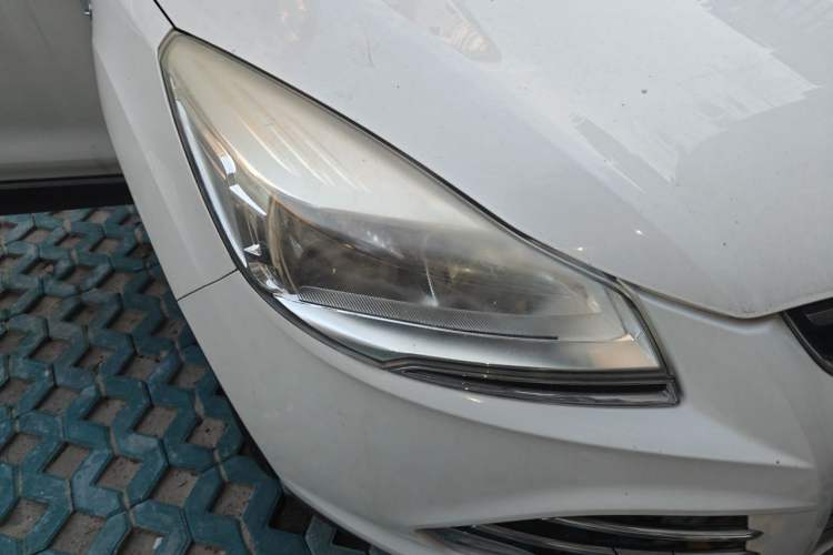 Used Ford Kuga 2013 1.6L GTDi 4x4 Elite Model Right Front Headlight