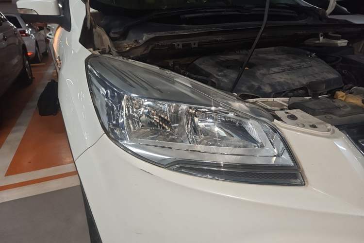 Used Ford Kuga 2013 1.6L GTDi 4x4 Elite Model Right Front Headlight