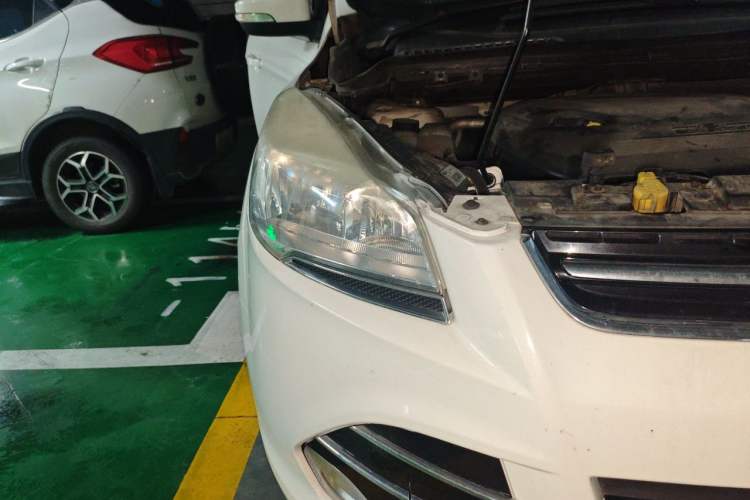 Used Ford Kuga 2013 1.6L GTDi Two-Wheel-Drive Trend Model Right Front Headlight