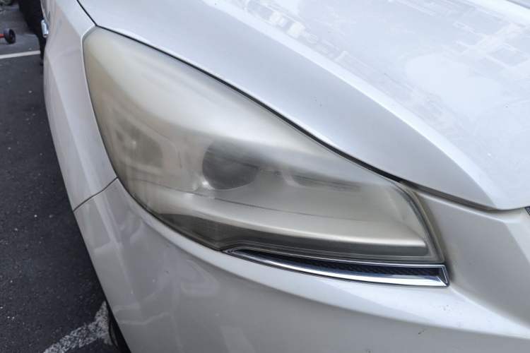 Used Ford Kuga 2013 1.6L GTDi 4x4 Elite Model Right Front Headlight