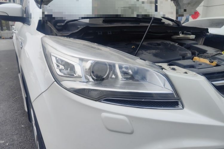Used Ford Kuga 2013 2.0L GTDi Four-Wheel-Drive Sport Model Right Front Headlight