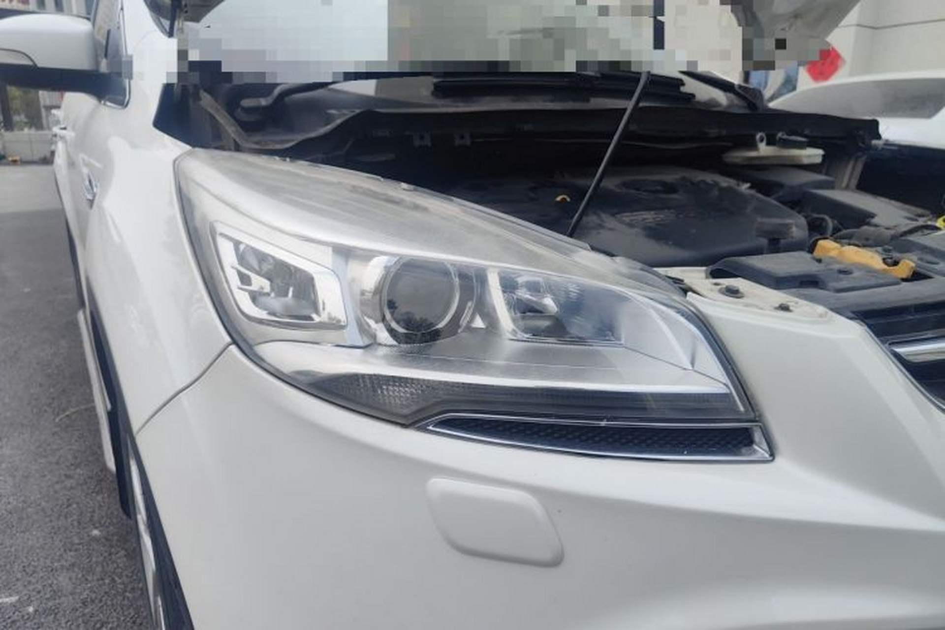 Used Ford Kuga 2013 2.0L GTDi Four-Wheel-Drive Sport Model Right Front Headlight