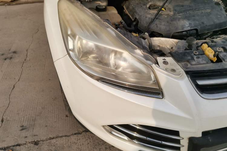 Used Ford Kuga 2013 1.6L GTDi 4x4 Elite Model Right Front Headlight