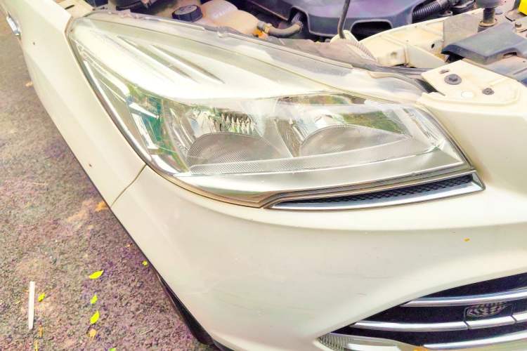 Used Ford Kuga 2013 1.6L GTDi 4x4 Elite Model Right Front Headlight