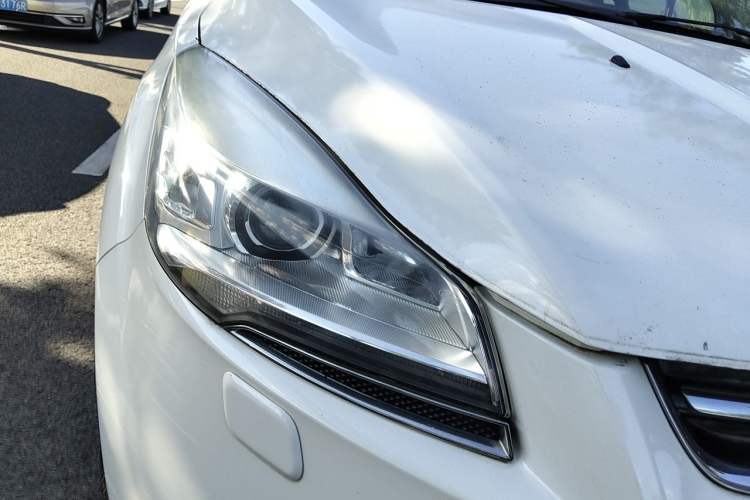 Used Ford Kuga 2013 2.0L GTDi Four-Wheel-Drive Sport Model Right Front Headlight
