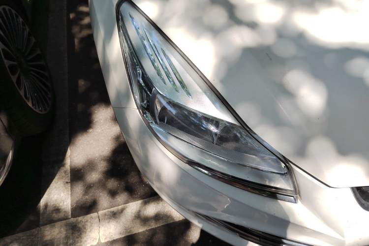 Used Ford Kuga 2013 1.6L GTDi 4x4 Elite Model Right Front Headlight