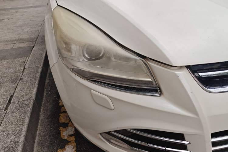 Used Ford Kuga 2013 2.0L GTDi Four-Wheel-Drive Sport Model Right Front Headlight
