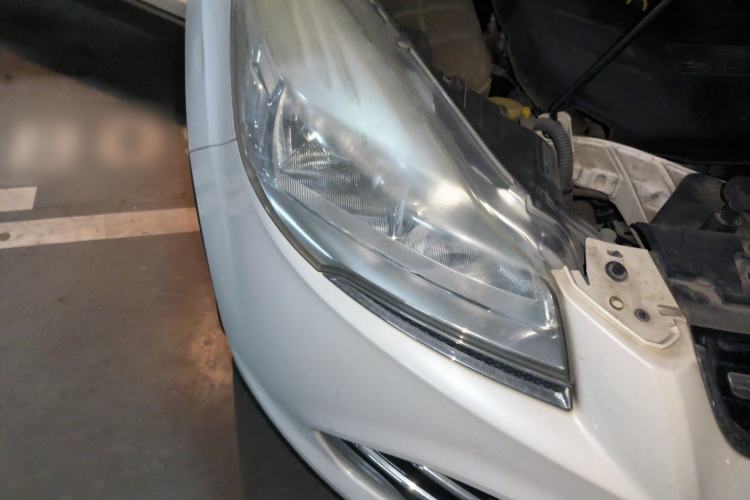 Used Ford Kuga 2013 2.0L GTDi Four-Wheel-Drive Sport Model Right Front Headlight