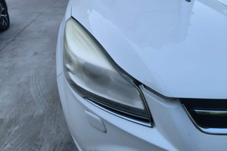 Used Ford Kuga 2013 2.0L GTDi Four-Wheel-Drive Sport Model Right Front Headlight