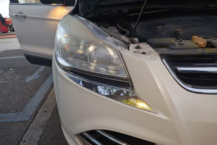 Used Ford Kuga 2013 1.6L GTDi 4x4 Elite Model Right Front Headlight