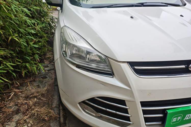 Used Ford Kuga 2013 1.6L GTDi Two-Wheel-Drive Trend Model Right Front Headlight