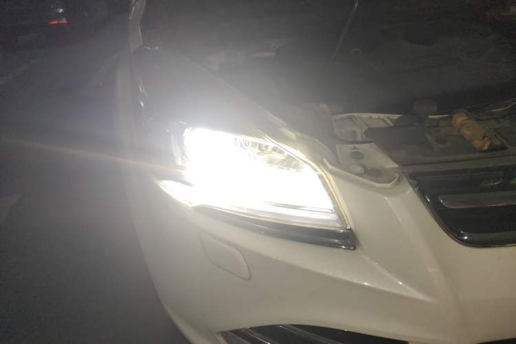 Used Ford Kuga 2013 2.0L GTDi Four-Wheel Drive Premium Model Right Front Headlight
