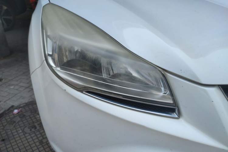 Used Ford Kuga 2013 1.6L GTDi 4x4 Elite Model Right Front Headlight