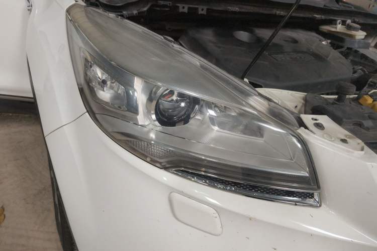 Used Ford Kuga 2013 2.0L GTDi Four-Wheel Drive Premium Model Right Front Headlight