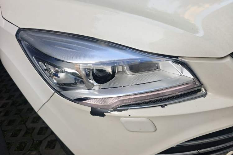 Used Ford Kuga 2013 2.0L GTDi Four-Wheel-Drive Elite Model Right Front Headlight