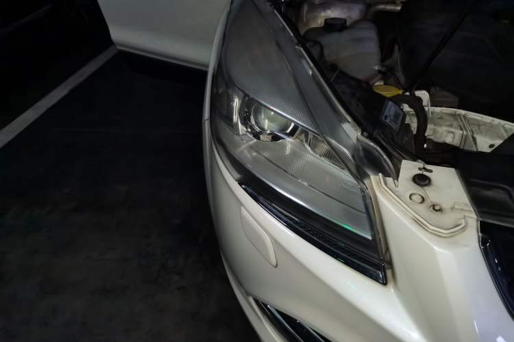 Used Ford Kuga 2013 2.0L GTDi Four-Wheel Drive Premium Model Right Front Headlight