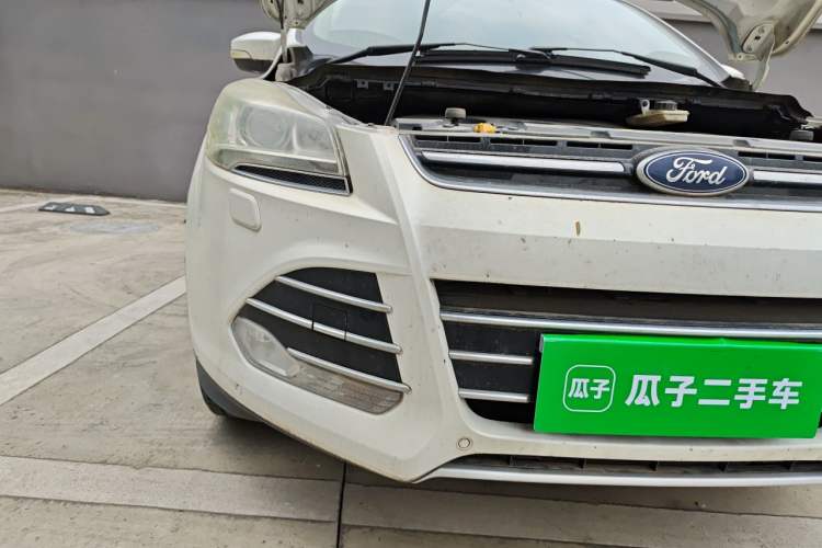 Used Ford Kuga 2013 2.0L GTDi Four-Wheel-Drive Sport Model Right Front Headlight