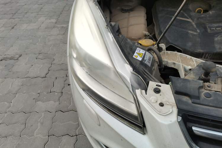 Used Ford Kuga 2013 2.0L GTDi Four-Wheel Drive Premium Model Right Front Headlight