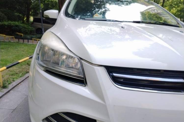 Used Ford Kuga 2013 1.6L GTDi Two-Wheel-Drive Trend Model Right Front Headlight