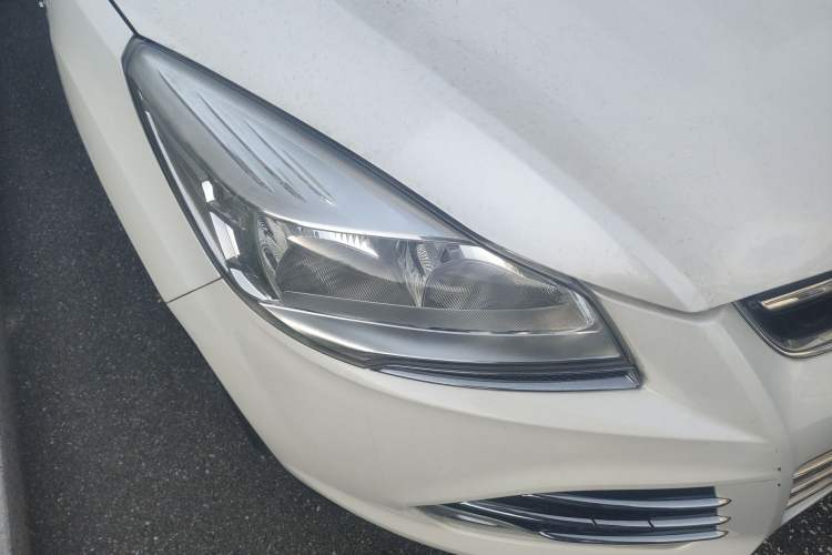 Used Ford Kuga 2013 1.6L GTDi Two-Wheel-Drive Trend Model Right Front Headlight