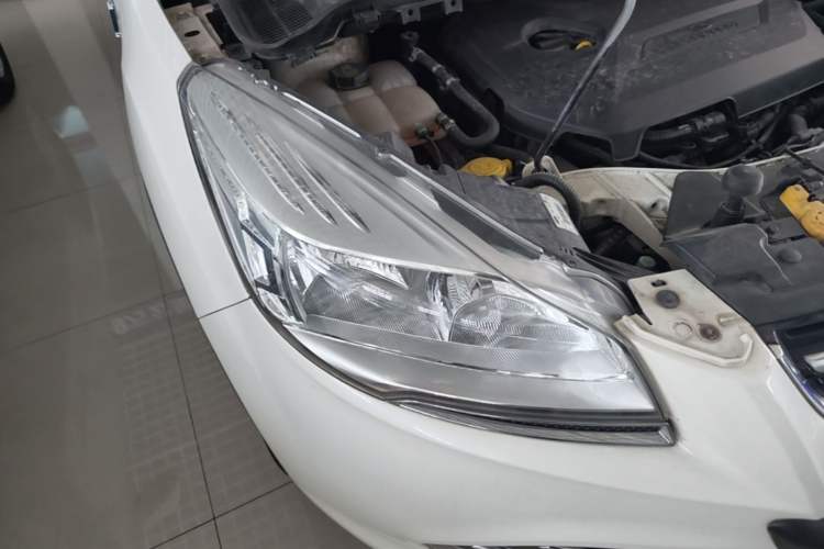 Used Ford Kuga 2013 1.6L GTDi 4x4 Elite Model Right Front Headlight