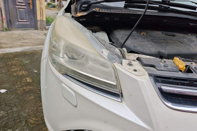 Used Ford Kuga 2013 2.0L GTDi Four-Wheel Drive Premium Model Right Front Headlight