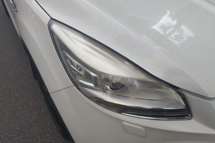 Used Ford Kuga 2013 2.0L GTDi Four-Wheel Drive Premium Model Right Front Headlight