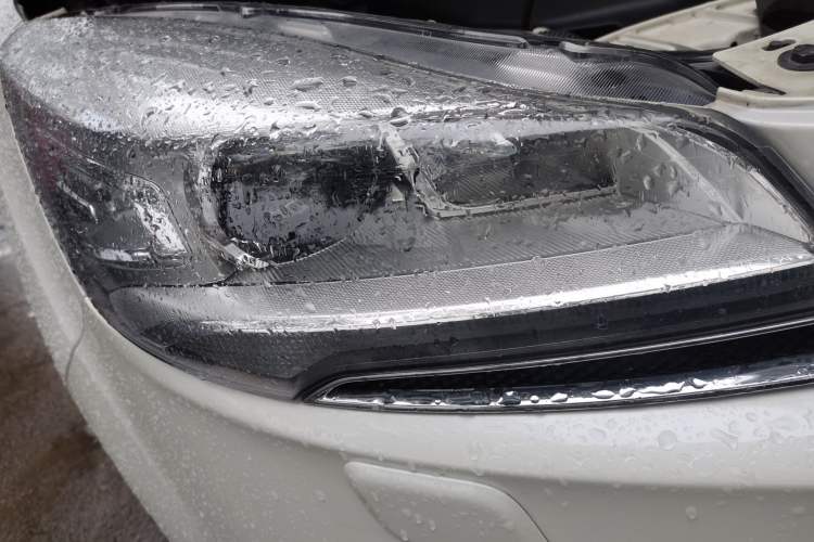 Used Ford Kuga 2013 2.0L GTDi Four-Wheel Drive Premium Model Right Front Headlight
