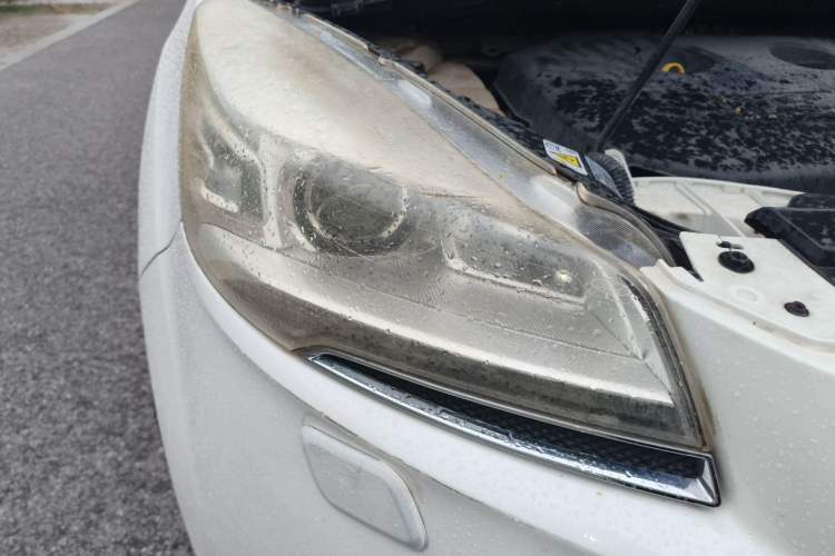 Used Ford Kuga 2013 2.0L GTDi Four-Wheel Drive Premium Model Right Front Headlight
