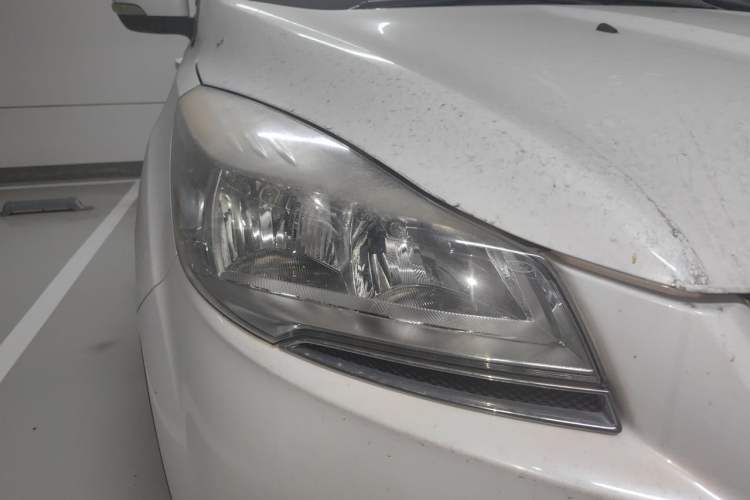 Used Ford Kuga 2013 1.6L GTDi Two-Wheel-Drive Trend Model Right Front Headlight