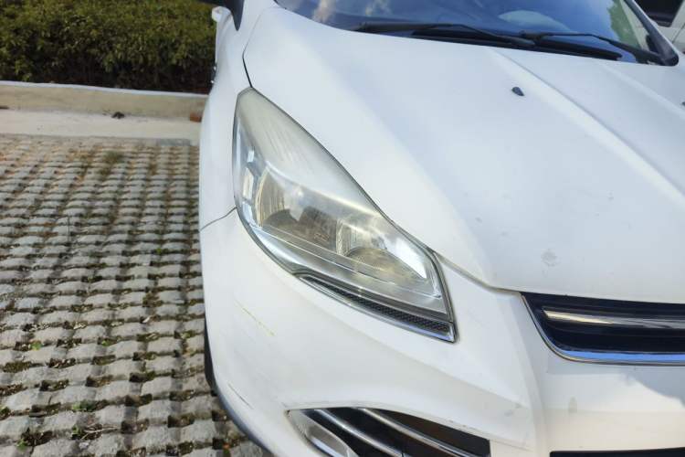Used Ford Kuga 2013 1.6L GTDi Two-Wheel-Drive Trend Model Right Front Headlight